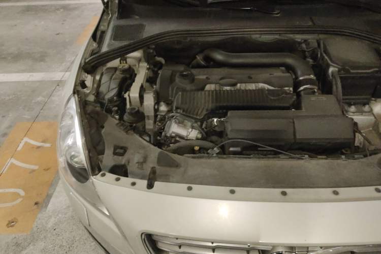Used Volvo V60 2013 T5 Zhiya Edition Engine Bay Right