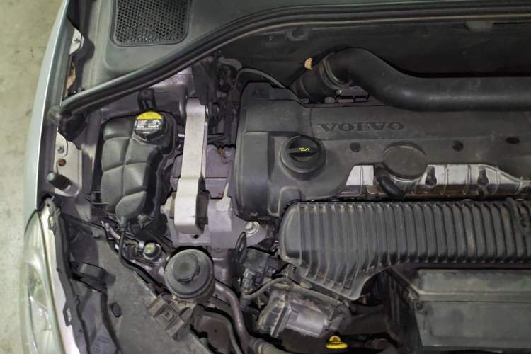 Used Volvo V60 2013 T5 Zhiya Edition Engine Bay Right