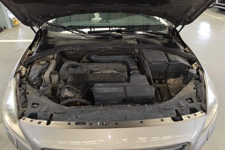 Used Volvo V60 2013 T5 Zhiya Edition Engine Bay