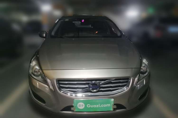Used Volvo V60 2013 T5 Comfort Edition Front