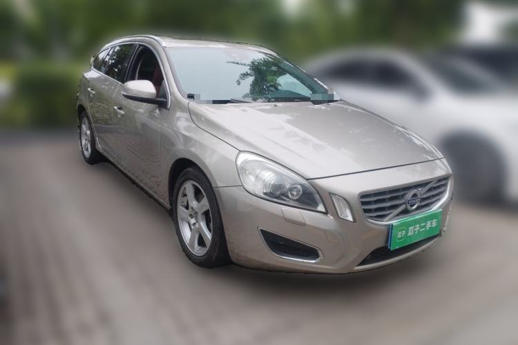 Used Volvo V60 2013 T5 Smart Edition Front Right 45 Deg