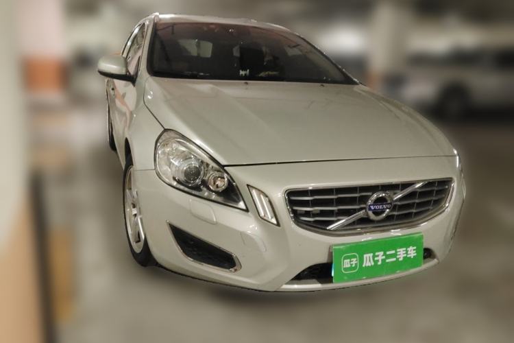 Used Volvo V60 2013 T5 Zhiya Edition Front Right 45 Deg