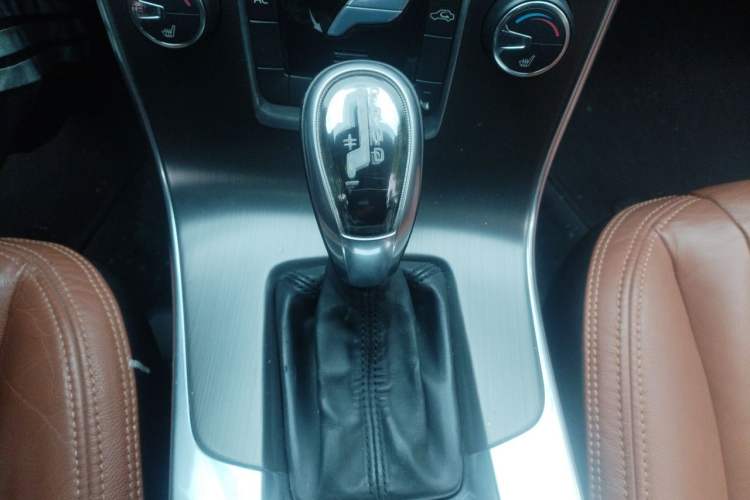 Used Volvo V60 2013 T5 Smart Edition Gear Lever