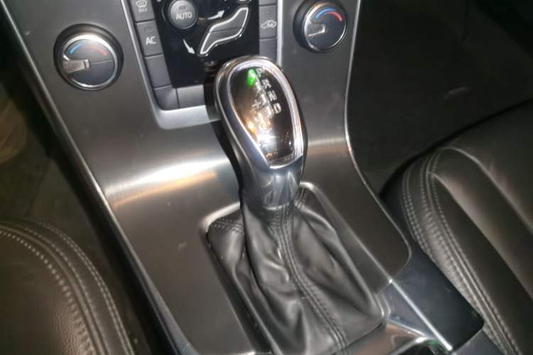 Used Volvo V60 2013 T5 Comfort Edition Gear Lever