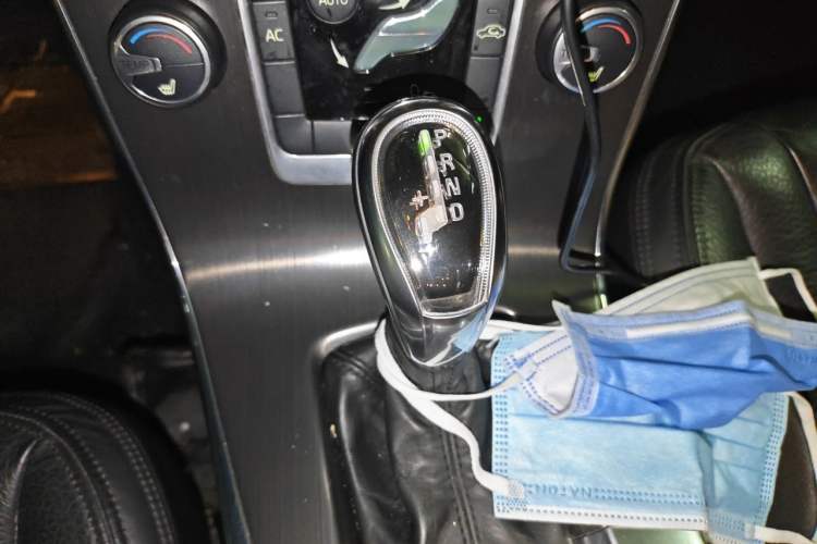 Used Volvo V60 2013 T5 Zhiya Edition Gear Lever