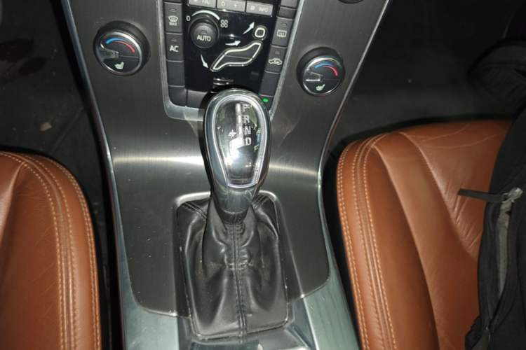 Used Volvo V60 2013 T5 Zhiya Edition Gear Lever