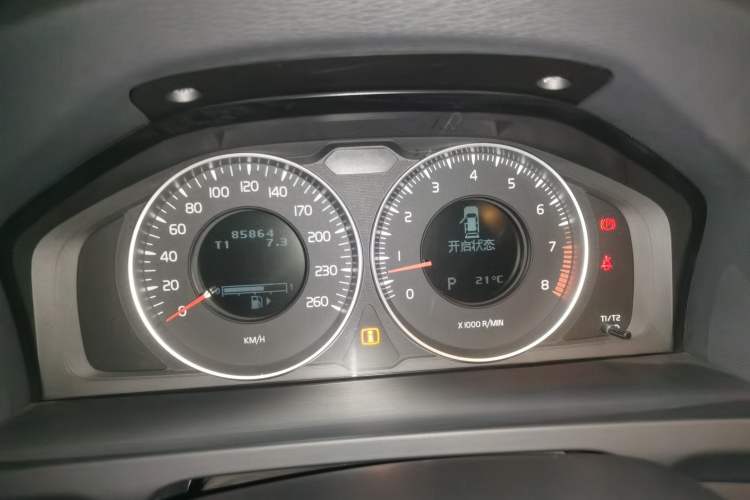 Used Volvo V60 2013 T5 Comfort Edition Instrument Cluster