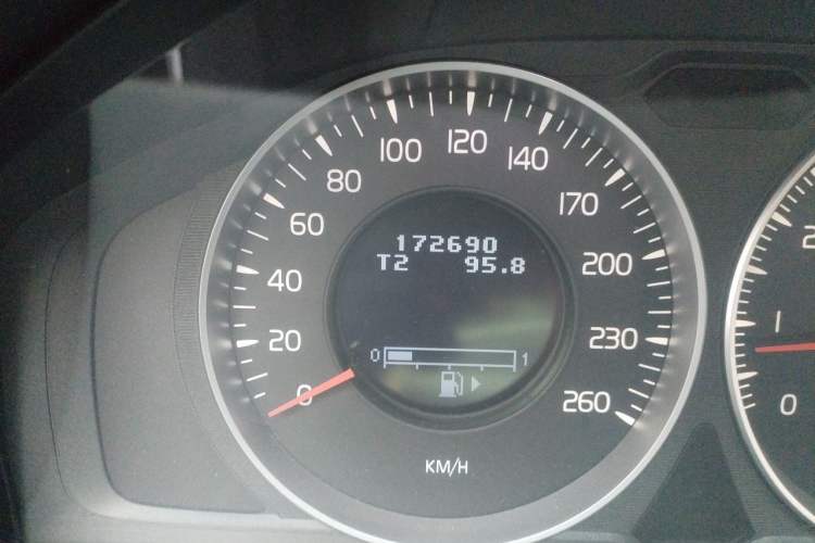 Used Volvo V60 2013 T5 Smart Edition Odometer Close Up