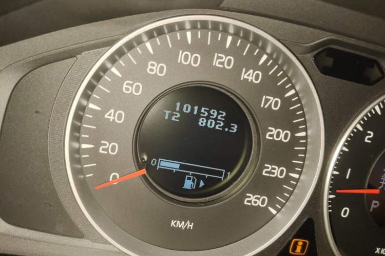 Used Volvo V60 2013 T5 Zhiya Edition Odometer Close Up