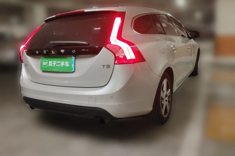 Used Volvo V60 2013 T5 Zhiya Edition Rear Right 45 Deg