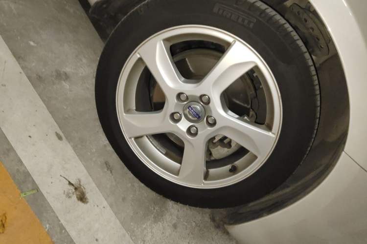 Used Volvo V60 2013 T5 Zhiya Edition Right Front Wheel Hub