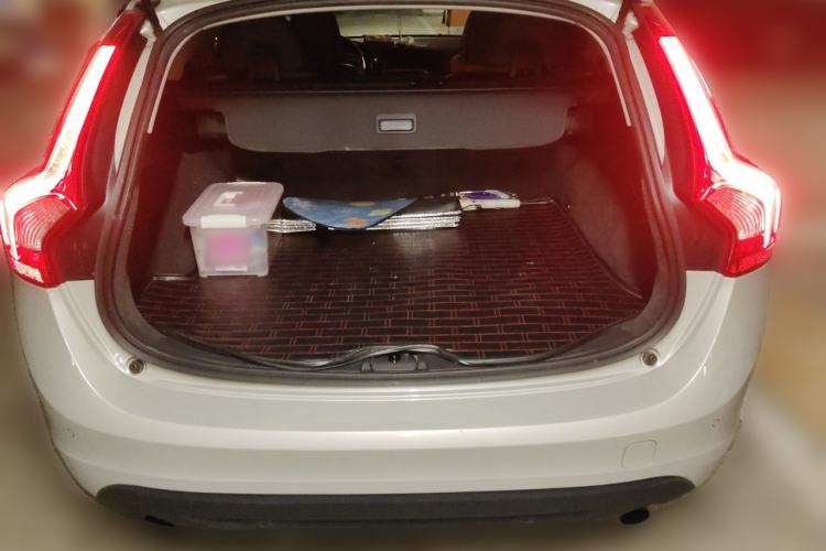 Used Volvo V60 2013 T5 Zhiya Edition Trunk