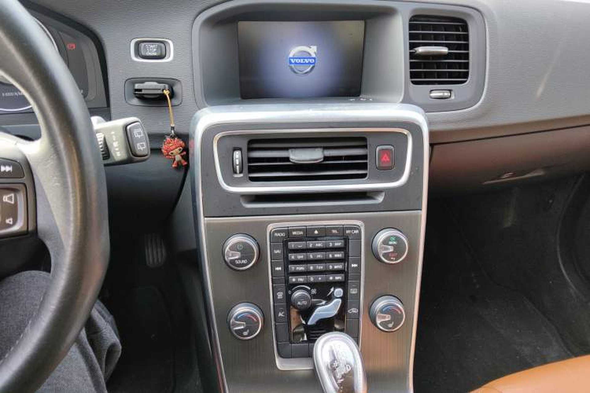 Used Volvo V60 2013 T5 Zhiya Edition Audio And AC Panel