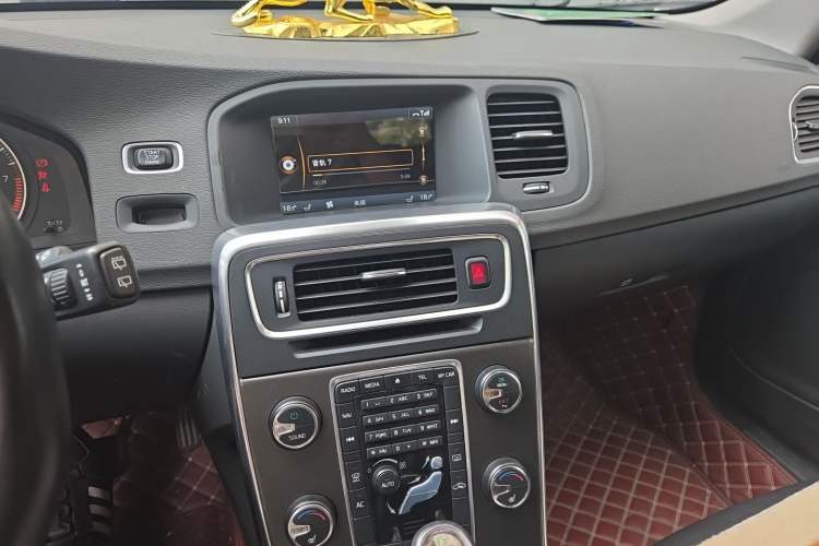 Used Volvo V60 2013 T5 Zhiya Edition Audio And AC Panel