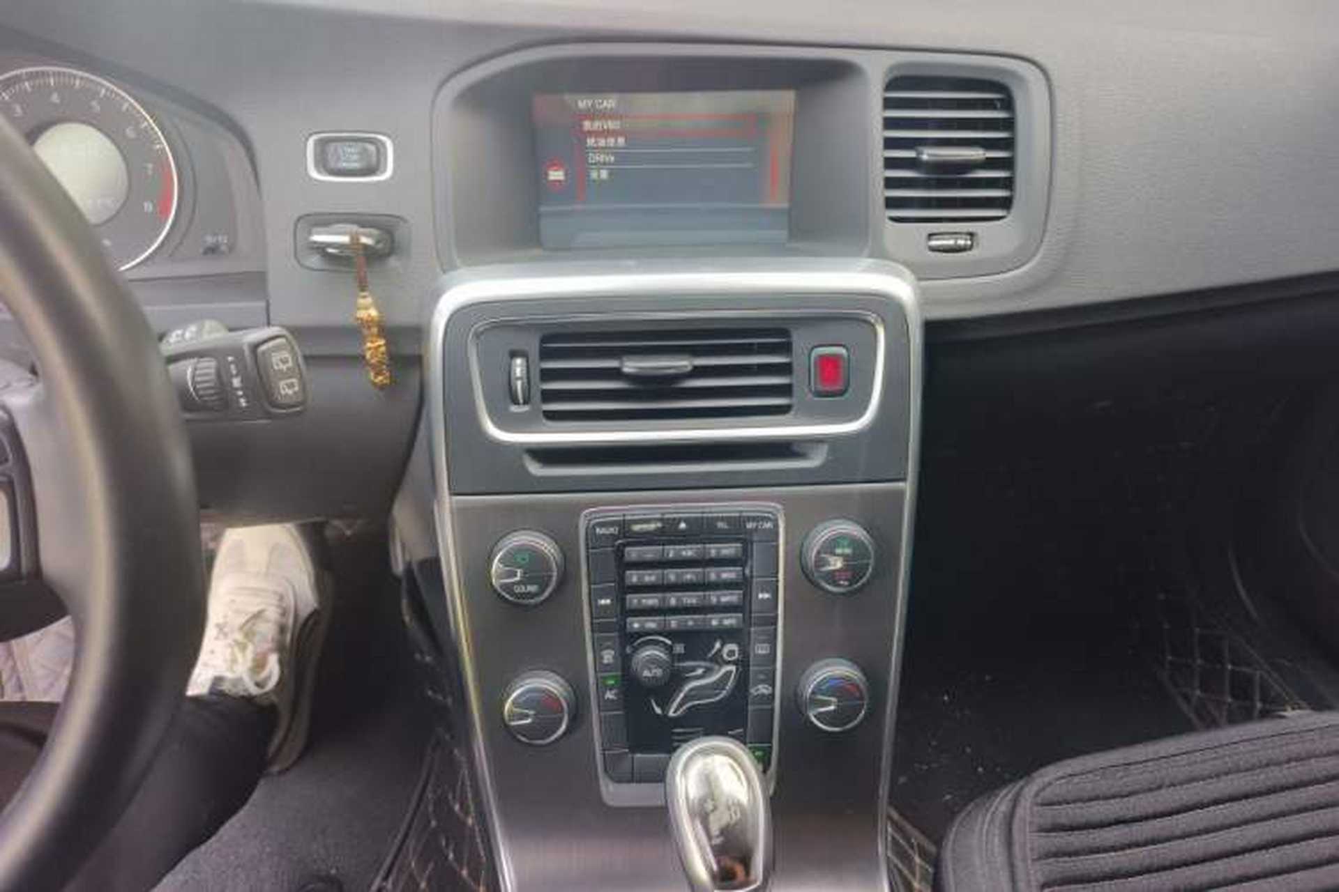 Used Volvo V60 2013 T5 Smart Edition Audio And AC Panel