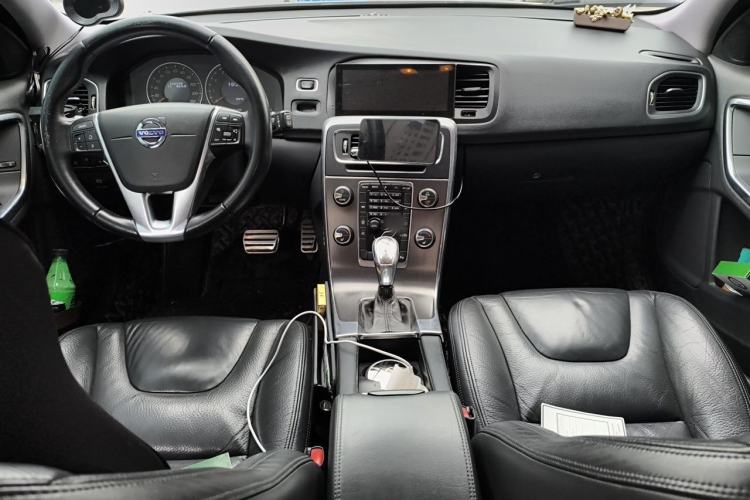 Used Volvo V60 2013 T5 Zhiya Edition Center Console