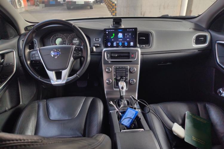 Used Volvo V60 2013 T5 Zhiya Edition Center Console