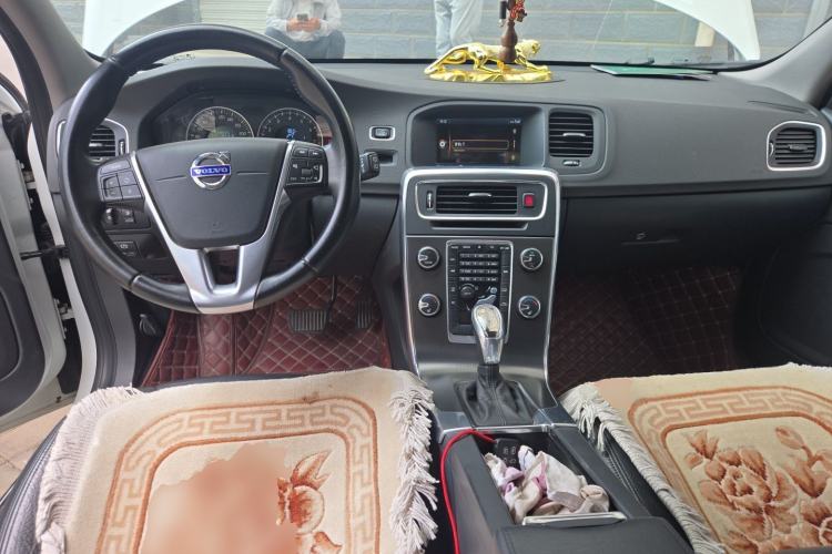 Used Volvo V60 2013 T5 Zhiya Edition Center Console