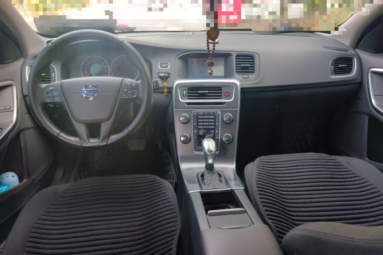 Used Volvo V60 2013 T5 Smart Edition Center Console