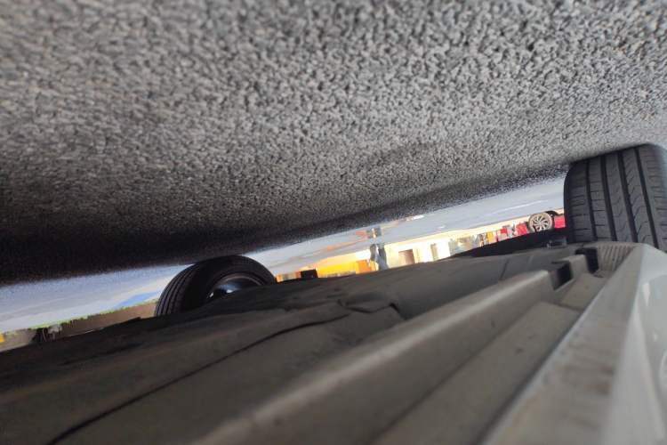 Used Volvo V60 2013 T5 Zhiya Edition Chassis Front Right