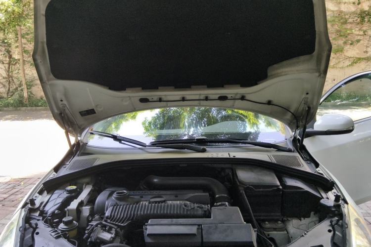 Used Volvo V60 2013 T5 Zhiya Edition Engine Bay