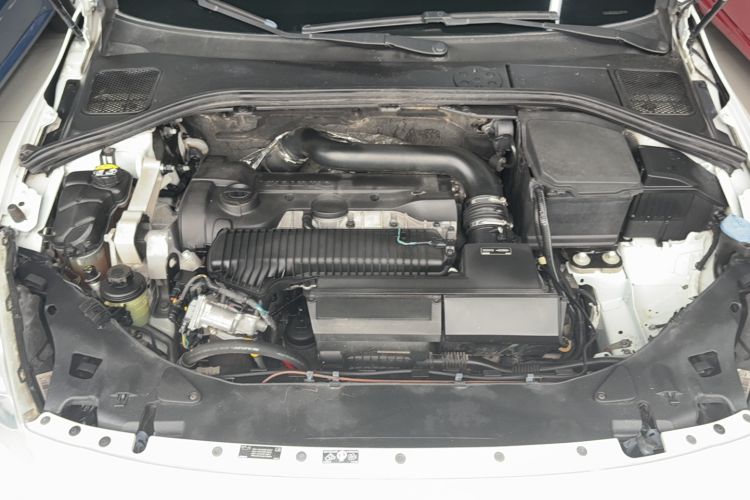 Used Volvo V60 2013 T5 Zhiya Edition Engine Bay