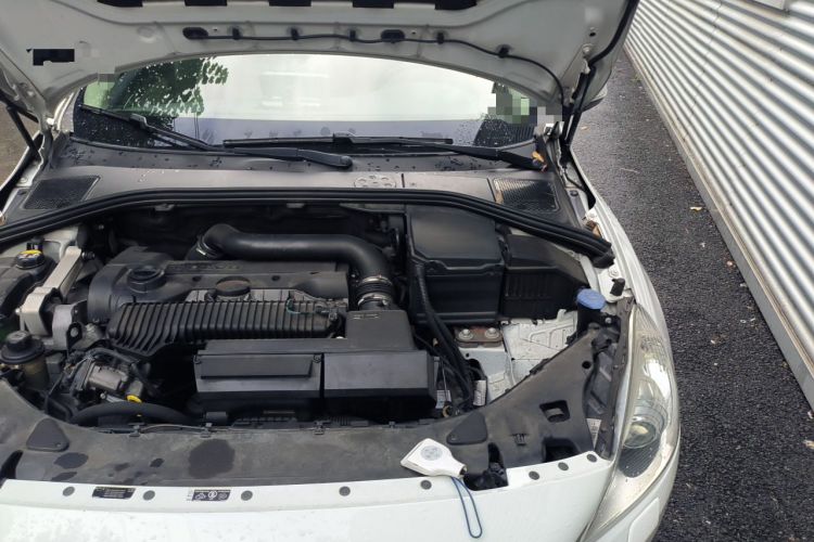 Used Volvo V60 2013 T5 Zhiya Edition Engine Bay Left
