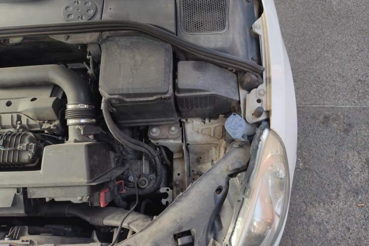 Used Volvo V60 2013 T5 Zhiya Edition Engine Bay Left