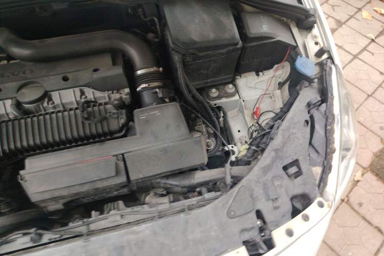 Used Volvo V60 2013 T5 Comfort Edition Engine Bay Left
