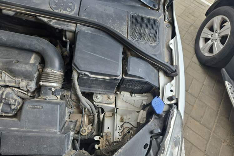 Used Volvo V60 2013 T5 Zhiya Edition Engine Bay Left