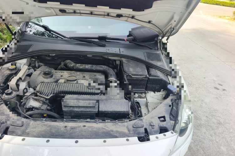 Used Volvo V60 2013 T5 Smart Edition Engine Bay Left