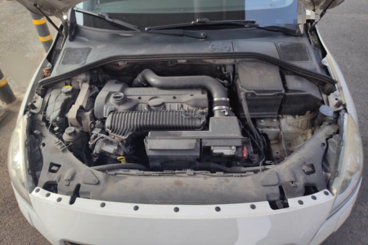 Used Volvo V60 2013 T5 Zhiya Edition Engine Bay