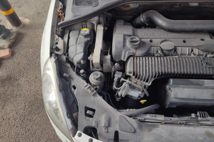 Used Volvo V60 2013 T5 Zhiya Edition Engine Bay Right