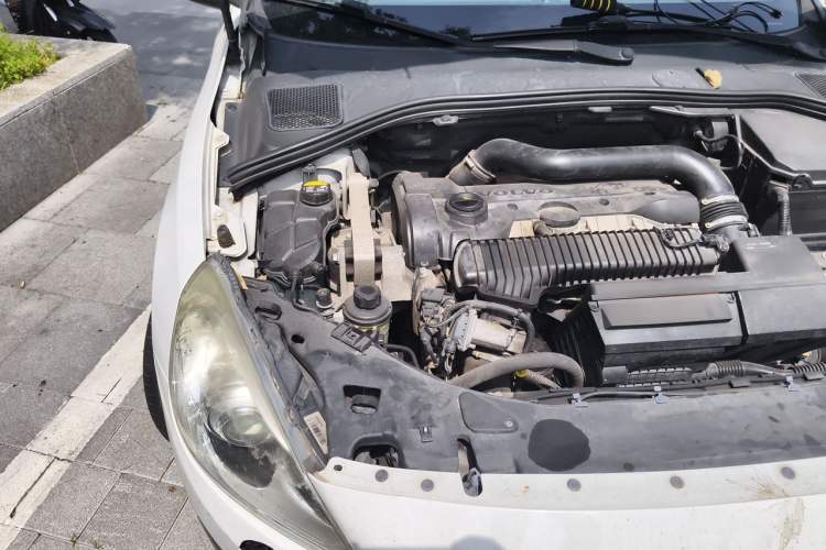 Used Volvo V60 2013 T5 Prestige Edition Engine Bay Right