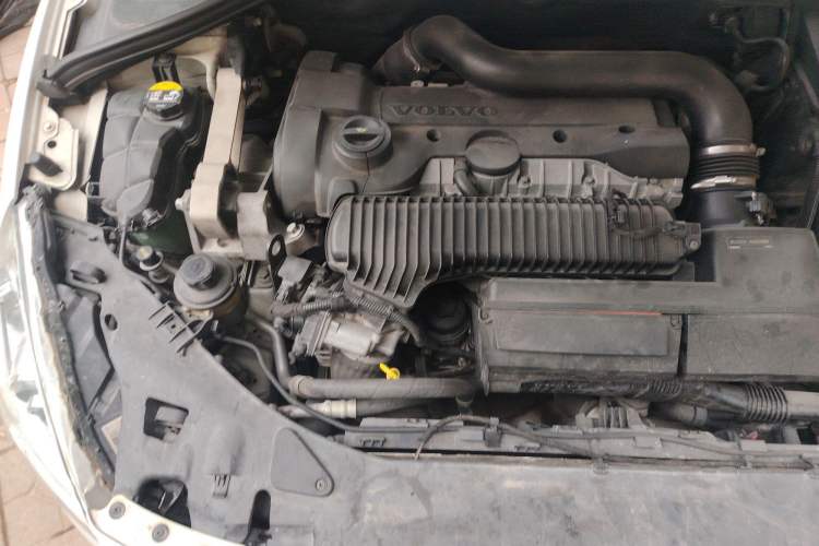 Used Volvo V60 2013 T5 Comfort Edition Engine Bay Right