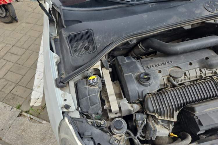 Used Volvo V60 2013 T5 Zhiya Edition Engine Bay Right