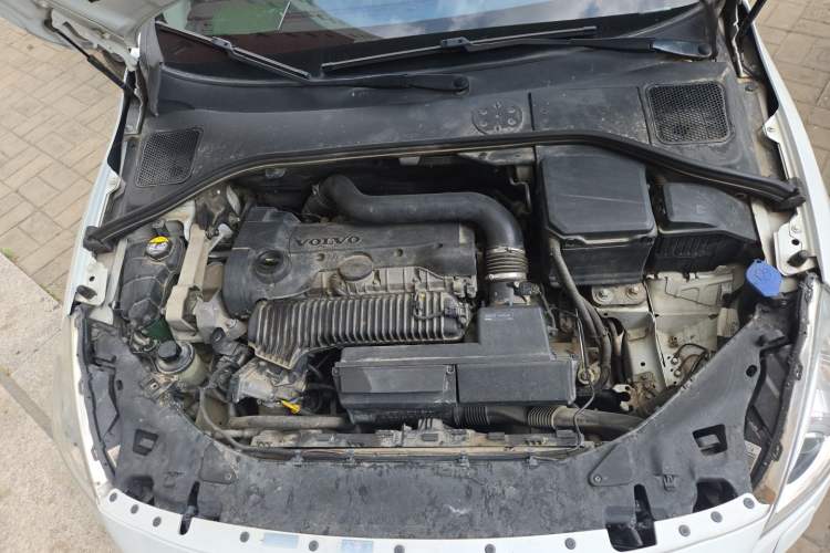 Used Volvo V60 2013 T5 Zhiya Edition Engine Bay