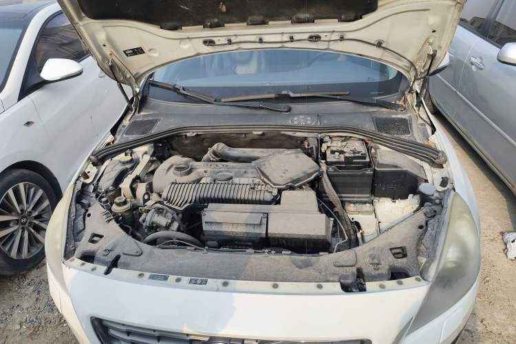 Used Volvo V60 2013 T5 Comfort Edition Engine Bay
