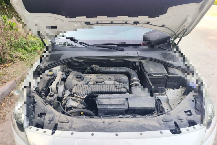 Used Volvo V60 2013 T5 Smart Edition Engine Bay