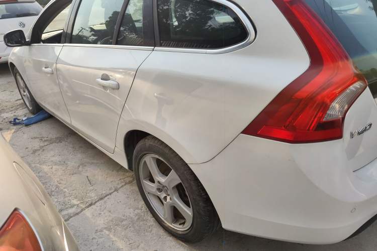 Used Volvo V60 2013 T5 Comfort Edition Exterior 1