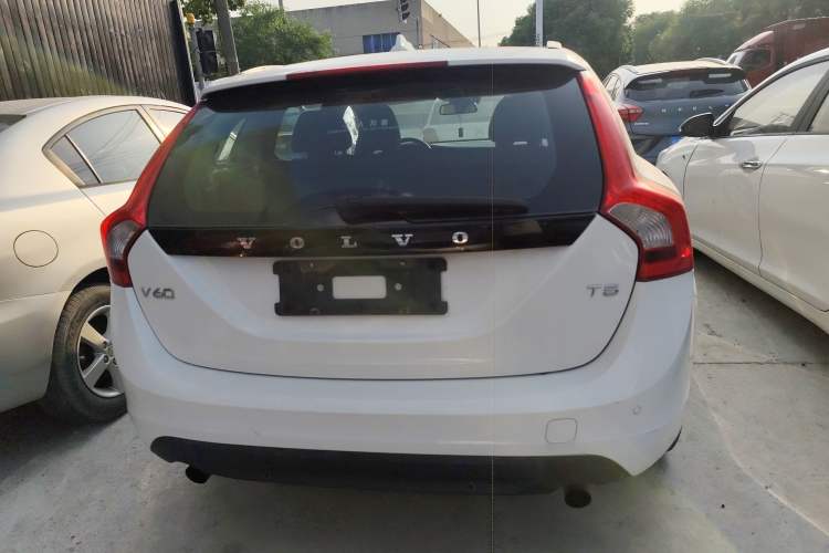 Used Volvo V60 2013 T5 Comfort Edition Exterior 2