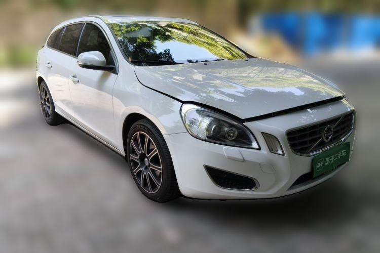 Used Volvo V60 2013 T5 Zhiya Edition Front Right 45 Deg