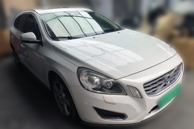 Used Volvo V60 2013 T5 Zhiya Edition Front Right 45 Deg