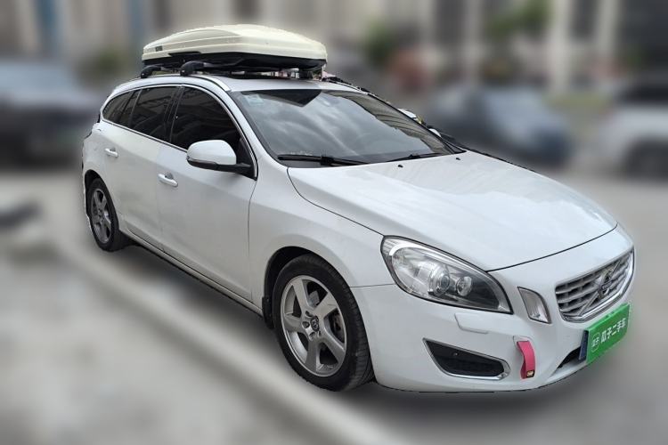 Used Volvo V60 2013 T5 Zhiya Edition Front Right 45 Deg