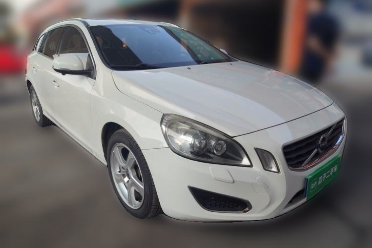 Used Volvo V60 2013 T5 Zhiya Edition Front Right 45 Deg