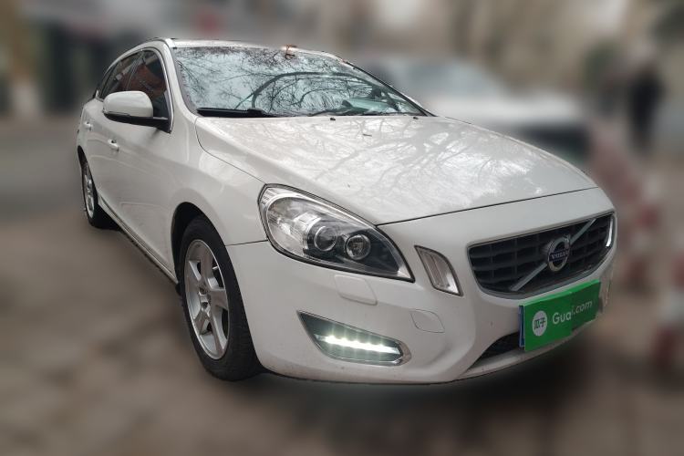 Used Volvo V60 2013 T5 Comfort Edition Front Right 45 Deg
