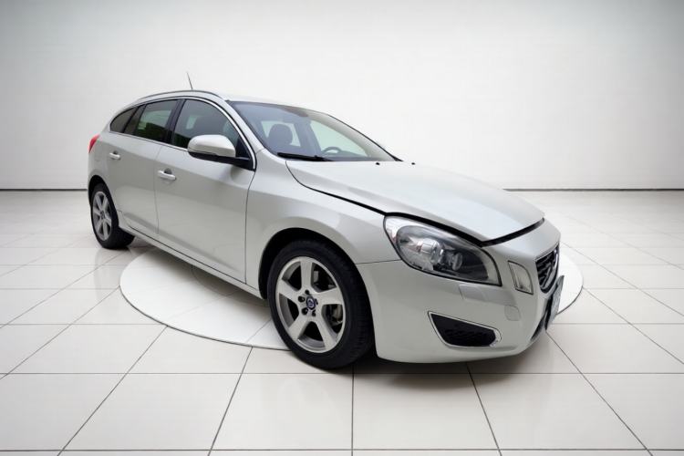 Used Volvo V60 2013 T5 Zhiya Edition Front Right 45 Deg