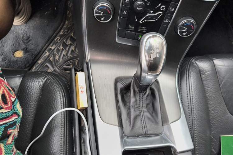 Used Volvo V60 2013 T5 Zhiya Edition Gear Lever