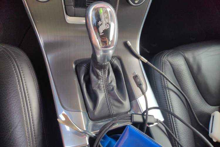 Used Volvo V60 2013 T5 Zhiya Edition Gear Lever