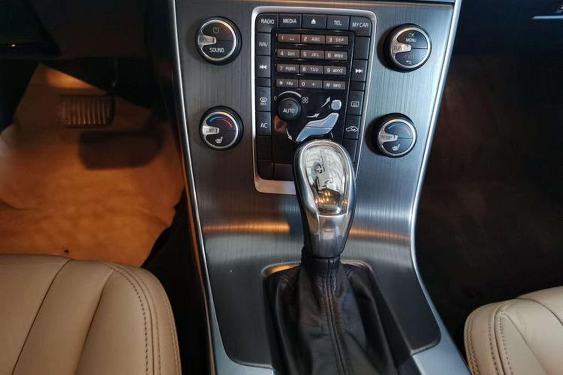 Used Volvo V60 2013 T5 Zhiya Edition Gear Lever